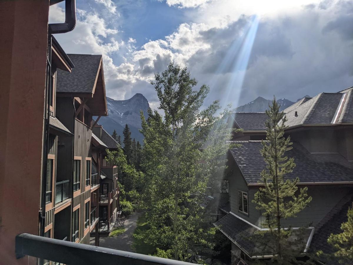 Misty Mountain- Premium 2 Bedroom Mountain View Canmore Buitenkant foto