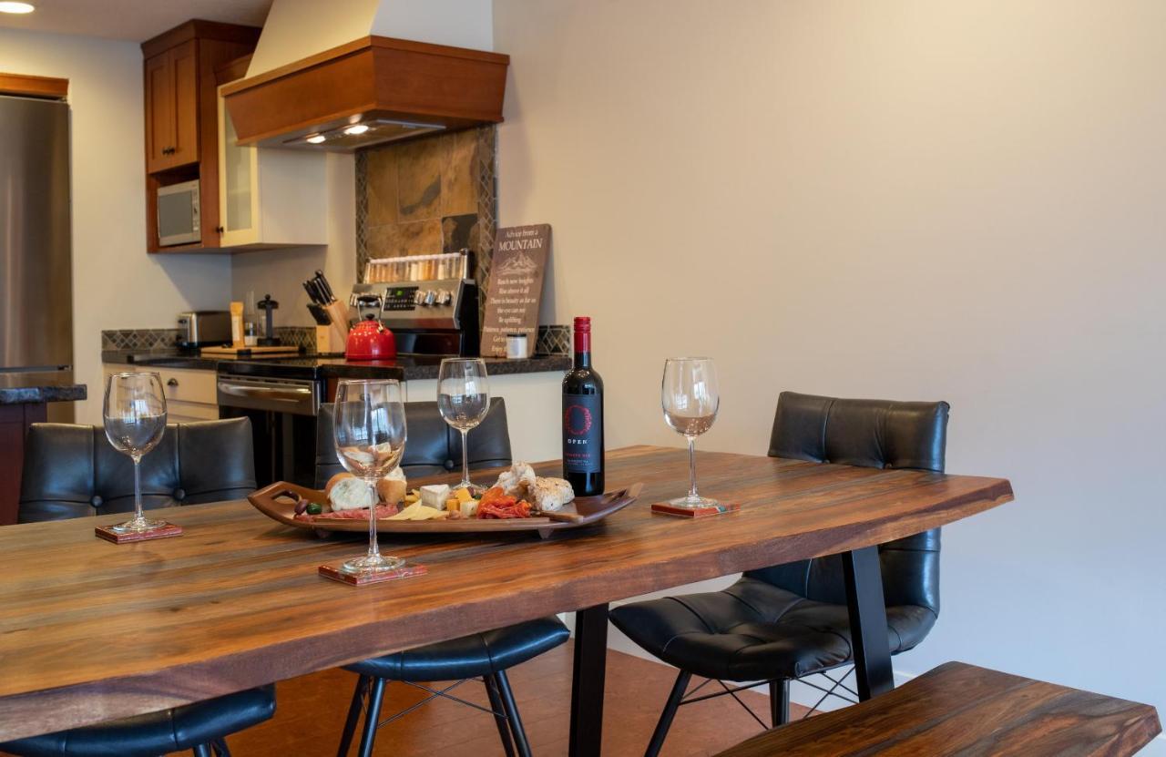 Misty Mountain- Premium 2 Bedroom Mountain View Canmore Buitenkant foto