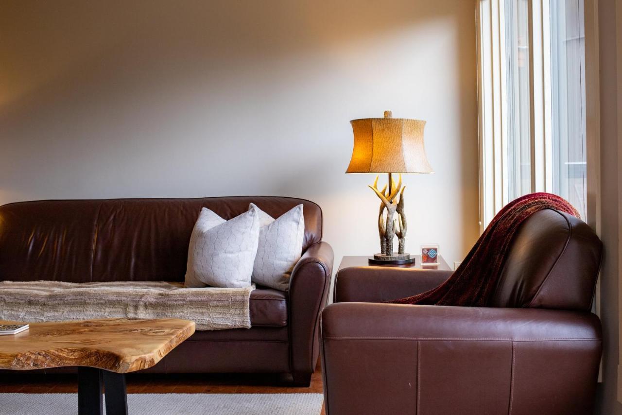 Misty Mountain- Premium 2 Bedroom Mountain View Canmore Buitenkant foto