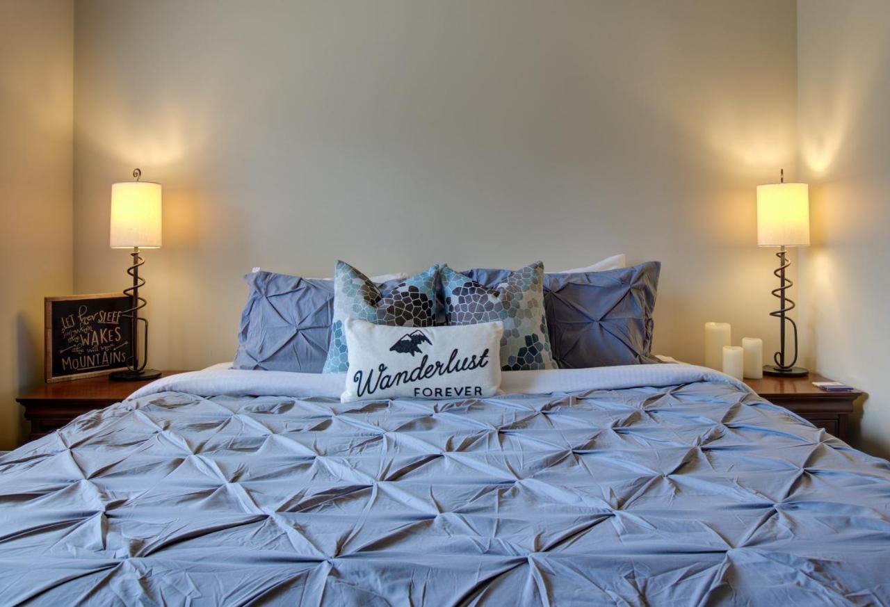 Misty Mountain- Premium 2 Bedroom Mountain View Canmore Buitenkant foto