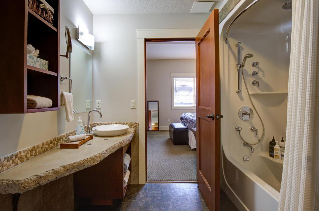 Misty Mountain- Premium 2 Bedroom Mountain View Canmore Buitenkant foto