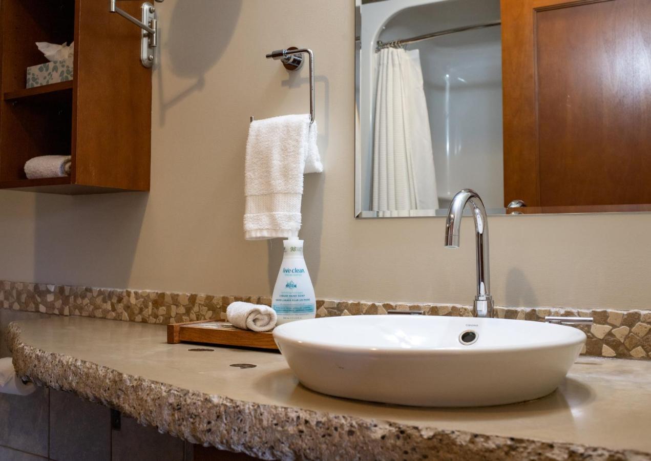 Misty Mountain- Premium 2 Bedroom Mountain View Canmore Buitenkant foto